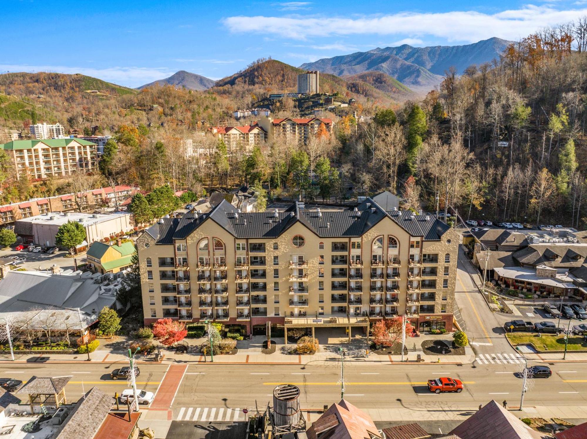 Black Bear Inn & Suites Gatlinburg Exterior photo
