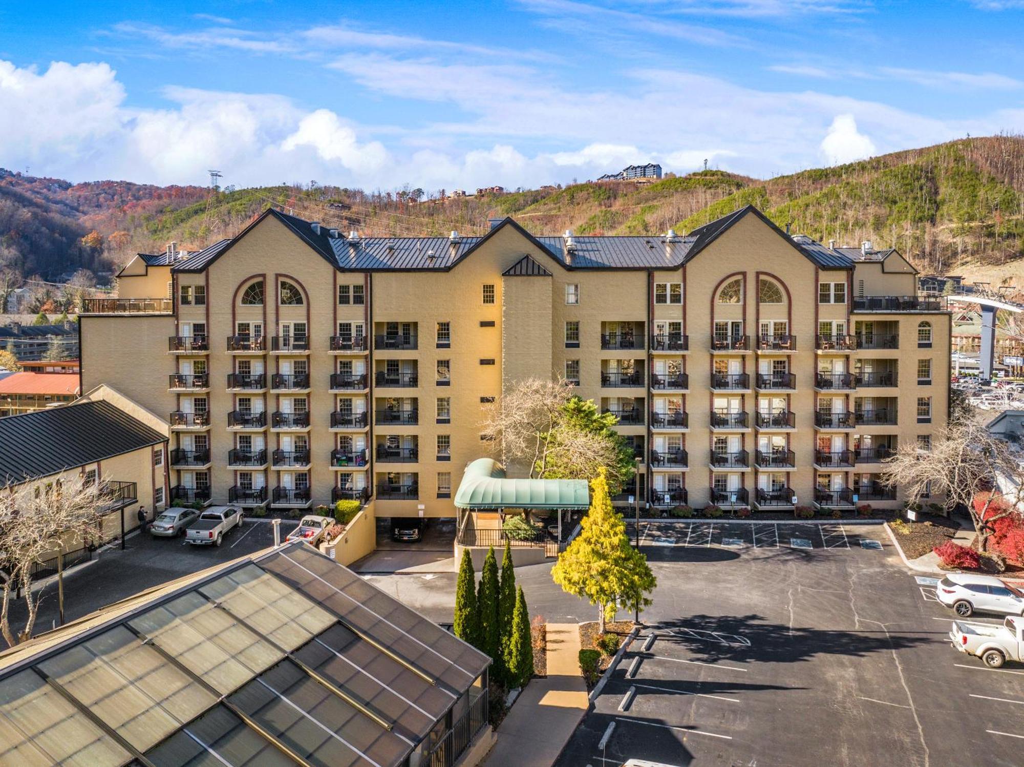 Black Bear Inn & Suites Gatlinburg Exterior photo