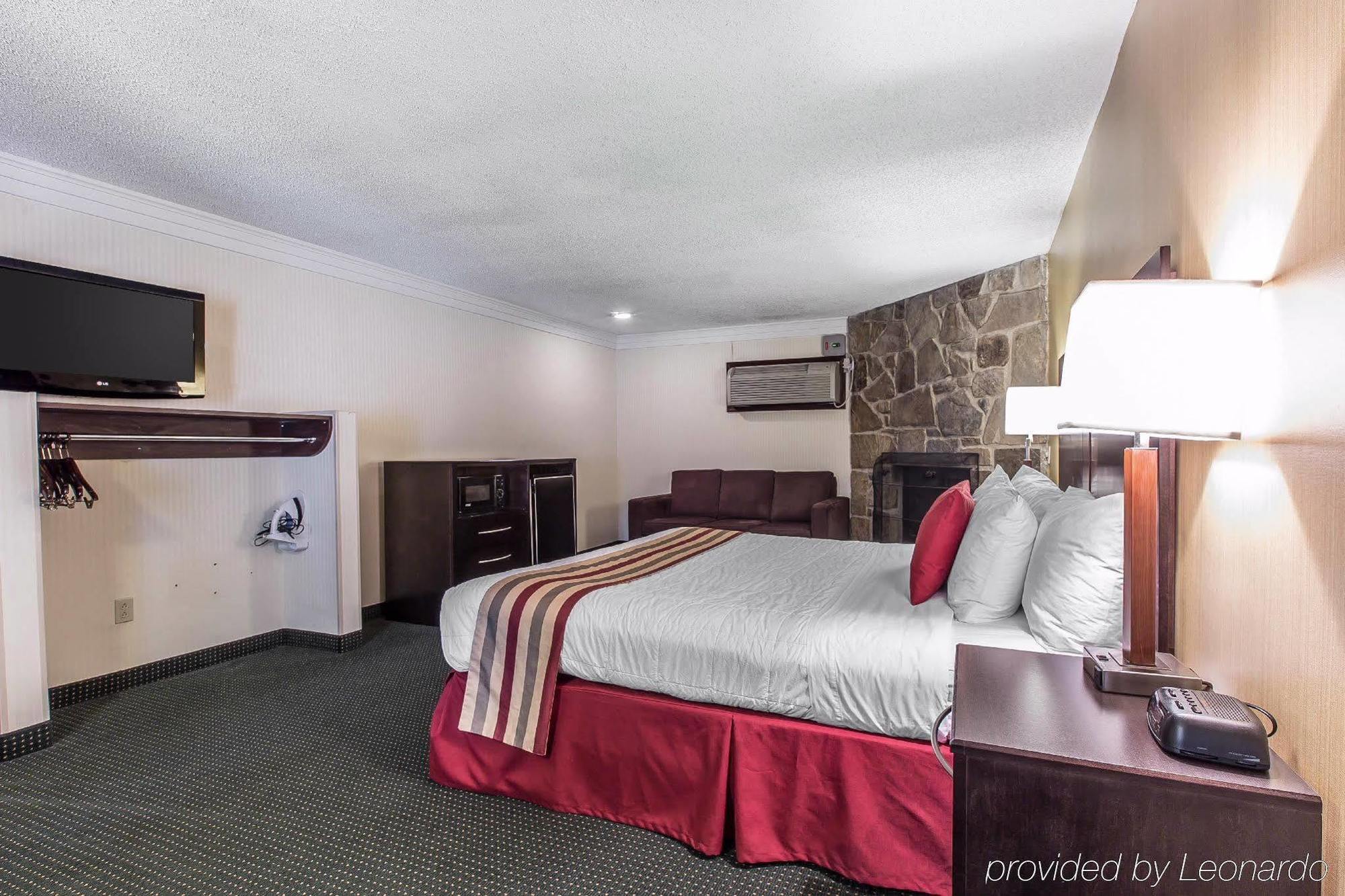 Black Bear Inn & Suites Gatlinburg Exterior photo